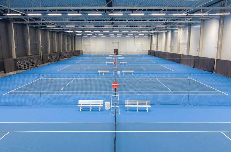  teniso kortai, badmintono aikštelės,
